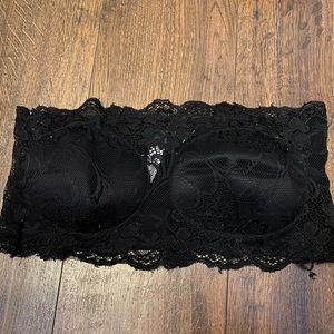 Lacy black bandeau